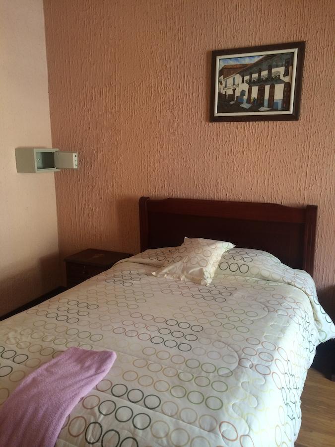 Hotel Catedral Кіто Номер фото